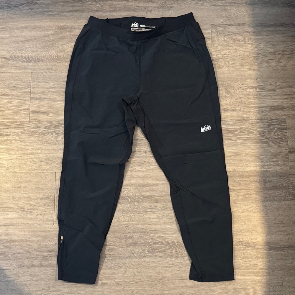 REI Men's Black Joggers Size Medium